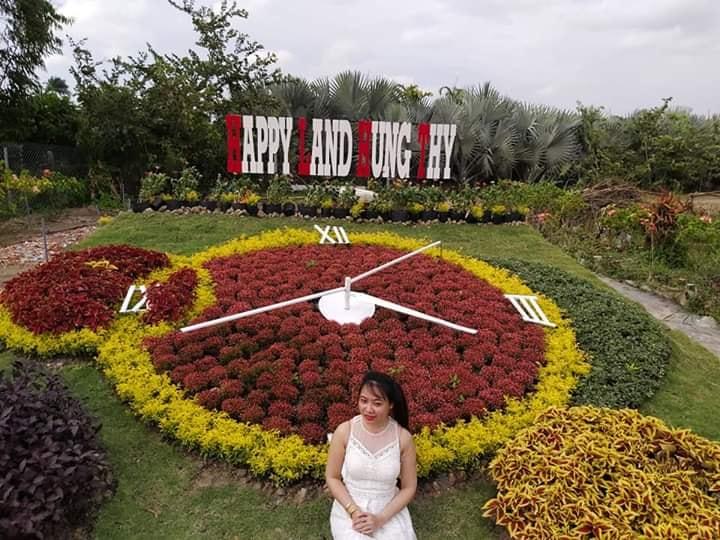 Khách du lịch vui chơi giải trí Happyland Hùng Thy tại làng hoa Sa Đéc